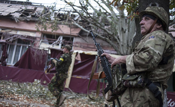 2014 год. Украинские солдаты из батальона "Донбасс" в деревне Марьинка возле Донецка.