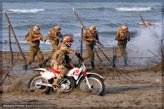 Iranian_motorcyclists_002