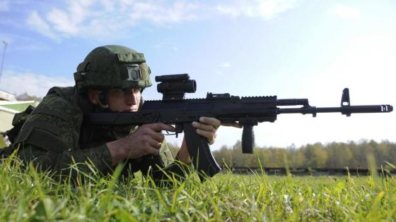 Soldier_with_AK-12