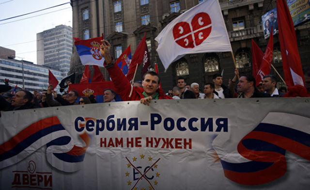Акция протеста сербской националистической организации "Двери" в Белграде