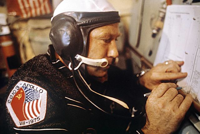 Алексей Леонов на борту международного космического комплекса "Союз 19" — "Аполлон", 1975 год