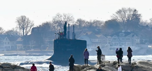 Американская атомная многоцелевая подводная лодка SSN 789 Indiana типа Virginia выходит из Нью-Лондона (Гротона) на боевую службу, 08.02.2022