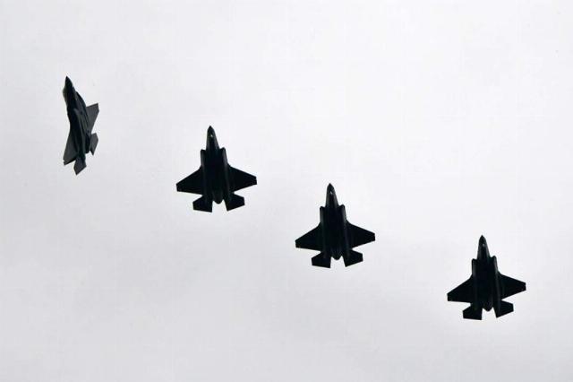 Американские истребители F-35A во время учений НАТО «Атлантик Трайдент»