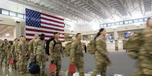Американские солдаты на армейском аэродроме Хантер в Саванне, штат Джорджия