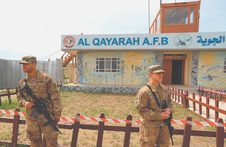 Американские солдаты охраняют авиабазу Аль-Каяра в Ираке, используемую для снабжения незаконных вооруженных формирований в Сирии. Фото Reuters