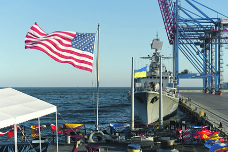 Американские военные корабли с завидным постоянством посещают украинские порты. Фото с сайта www.navy.mil