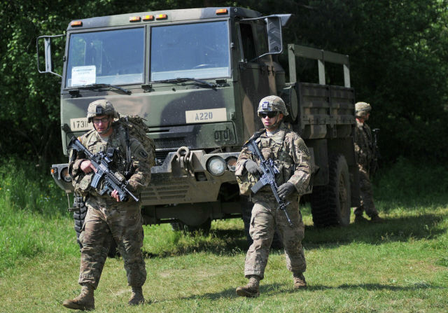 Американские военные во время учений на Украине