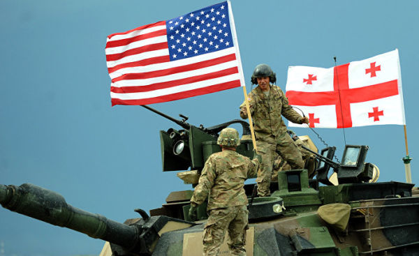 Американские военнослужащие во время американо-грузинских совместных военных учений Noble Partner