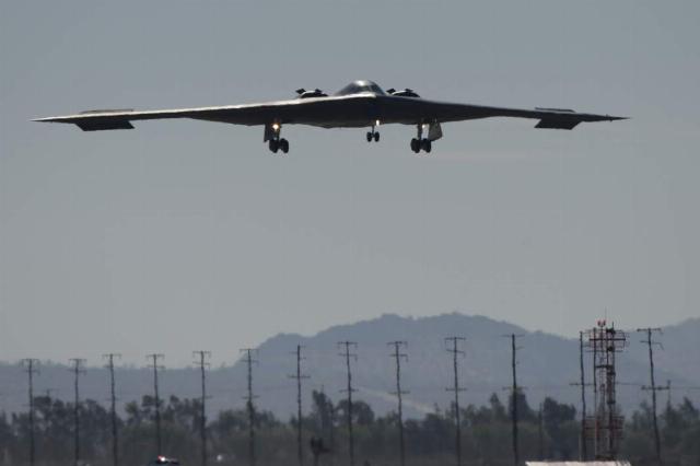 Американский малозаметный стратегический бомбардировщик B-2A «Спирит»