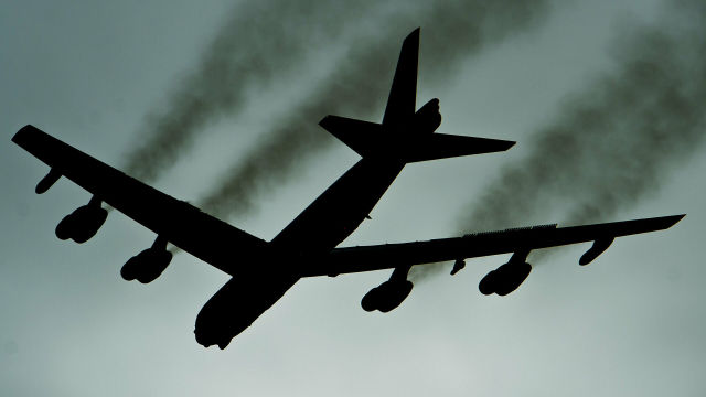 Американский стратегический бомбардировщик B-52H Stratofortress во время учений Global Thunder 17. 30 октября 2016