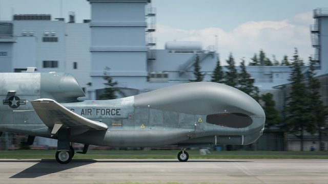 Американский стратегический разведывательный беспилотник RQ-4 Global Hawk