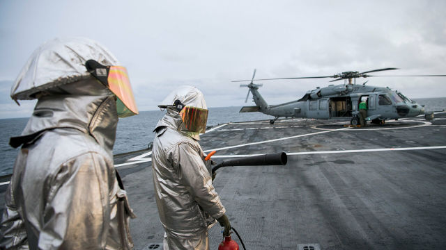 Американский военный корабль "Маунт Уитни" во время учений Trident Juncture-2018 в Норвегии