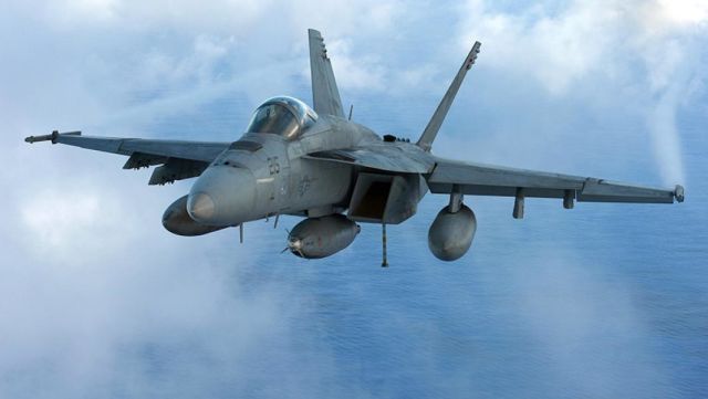 Американский палубный истребитель-бомбардировщик F/A-18E/F "Супер Хорнит"