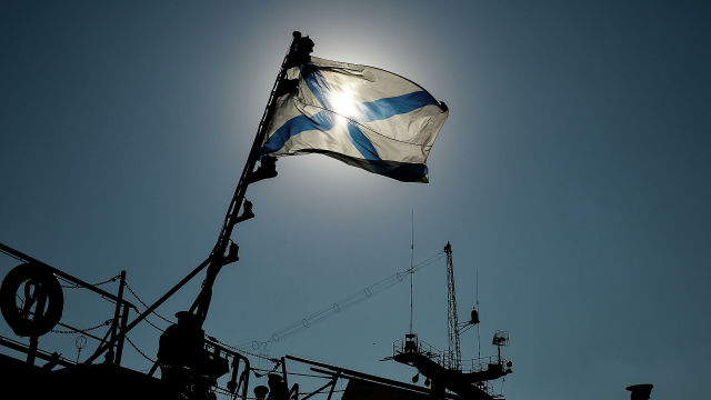 Андреевский флаг на одном из кораблей Черноморского флота РФ