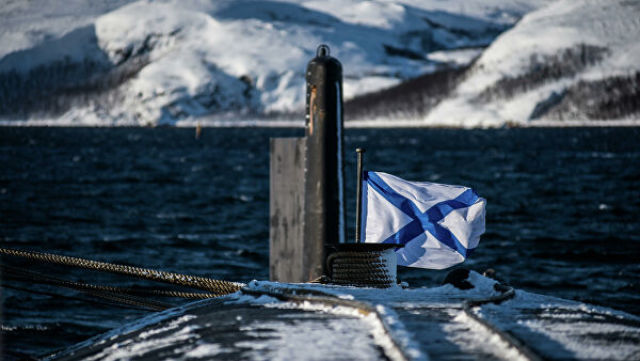 Андреевский флаг на корме атомной подводной лодки "Северодвинск"