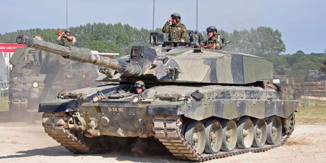 Английский танк «Челленджер-II»