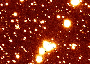 Анимация движения «Хаябусы-2» по небу (тусклая точка по центру), составленная из снимков телескопа «Субару»