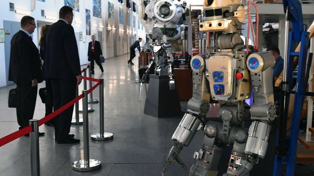 Антропоморфный робот SKYBOT F-850 "Фёдор", представленный на конференции "Пилотируемые полёты в космос" в Центре подготовки космонавтов