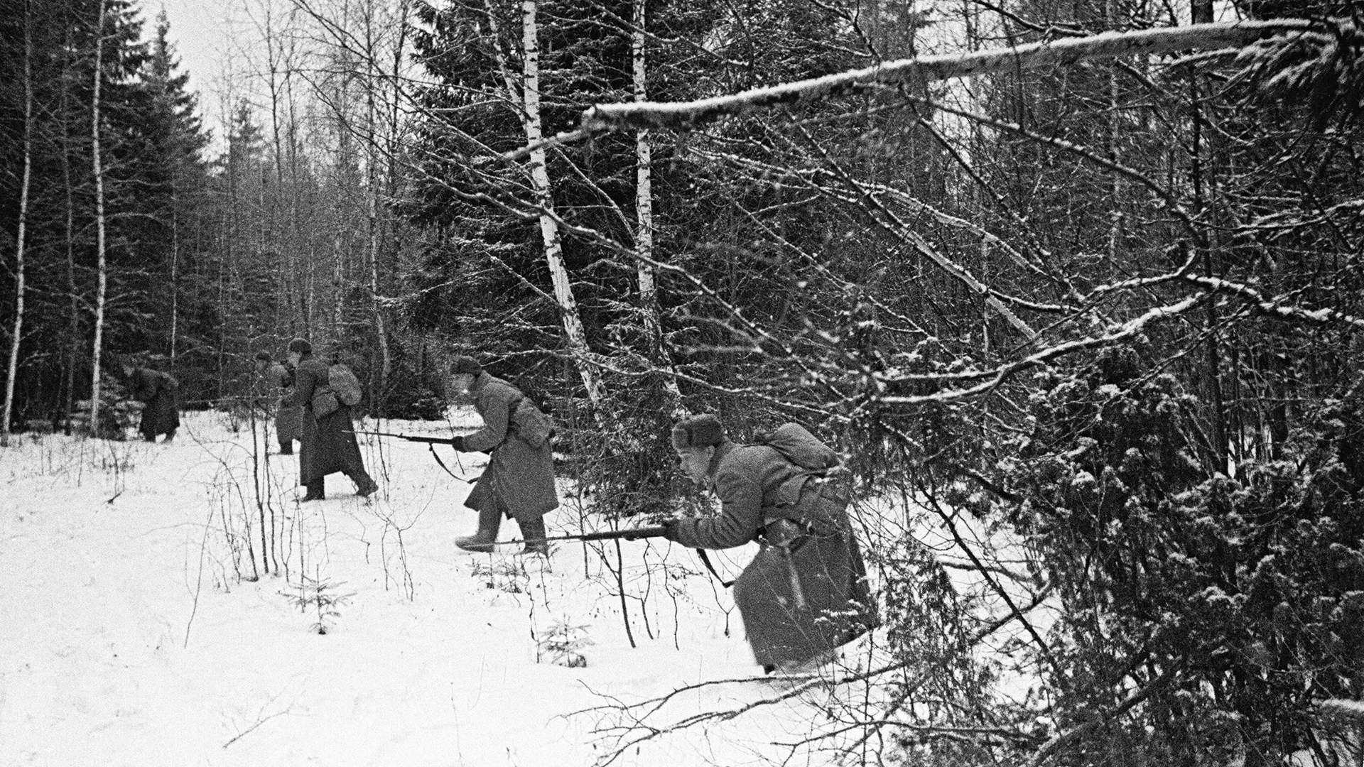 Зимой 1941 года на защиту. Битва за Звенигород 1941. Битва под Москвой 1941. Бои под Звенигородом 1941. Бой за Москву 1941 под Звенигородом.