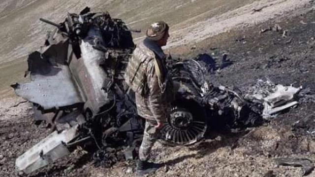 Армения обнародовала снимки с места падения своего Су-25