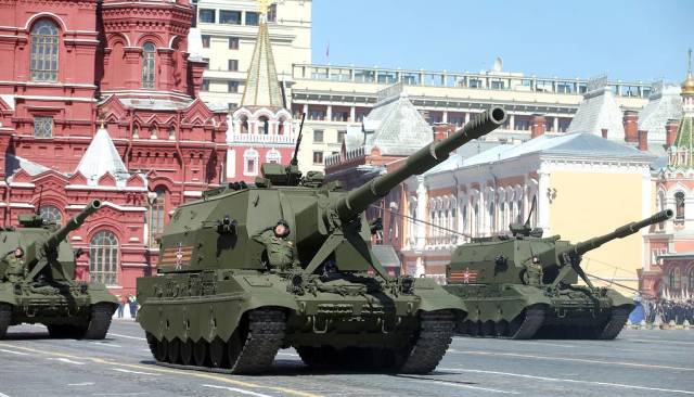 Артиллерийский комплекс "Коалиция-СВ" во время генеральной репетиции парада Победы на Красной площади, 7 мая 2015 года