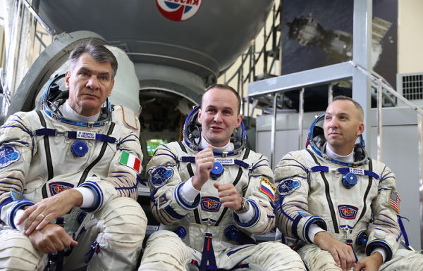 Астронавт ЕКА Паоло Несполи, космонавт Роскосмоса Сергей Рязанский и астронавт NASA Рэндолф Брезник (слева направо)