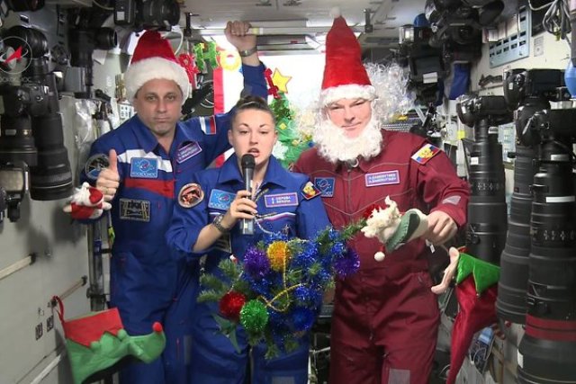Астронавты встречают Новый год на борту МКС