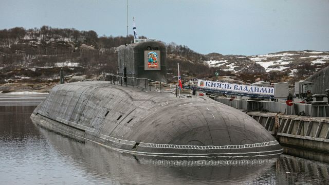 Атомная подводная лодка К-549 "Князь Владимир" на причале пункта базирования Северного флота России в Гаджиево