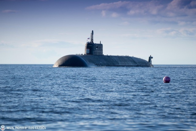 Атомная подводная лодка специального назначения БС-329 "Белгород" проекта 09852 (заводской номер 91664) в период заводских ходовых испытаний, сентябрь 2021 года