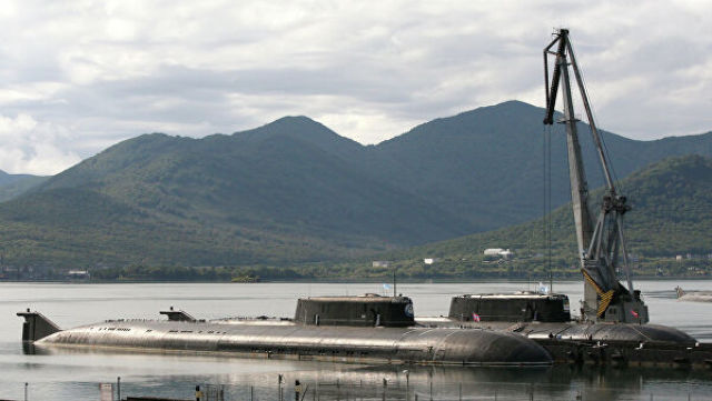 Атомные подводные лодки "Челябинск" и "Омск" стоят у причала