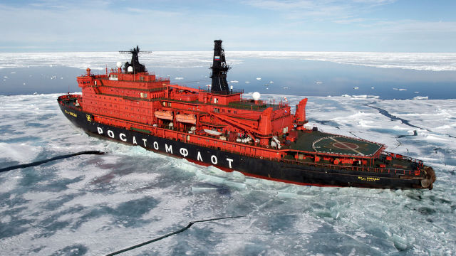 Атомный ледокол "50 лет Победы" в Северном Ледовитом океане