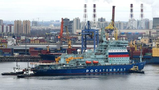 Атомный ледокол "Арктика" во время начала ходовых испытаний на Балтийском заводе в Санкт-Петербурге