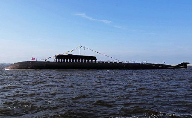 Атомный подводный ракетоносный крейсер проекта 949А «Антей» К-266 «Орёл» на военно-морском параде в акватории Кронштадта