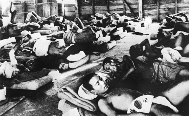 Август 1945 года. Жители города Хиросимы, пострадавшие от ядерной бомбардировки