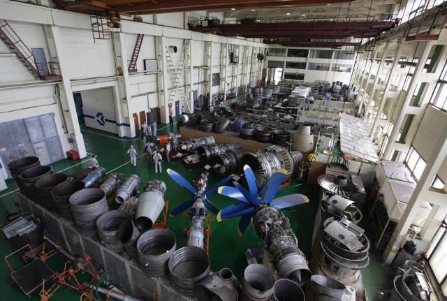 Авиационные двигатели в одном из цехов на заводе компании "Мотор Сич"