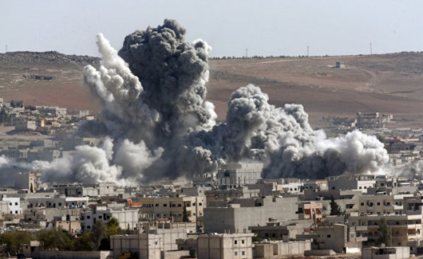 Авиаудары коалиции во главе с США по позициям боевиков "Исламского государства" в Кобани
