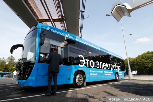 Автобусы на электрической тяге стали одной из главных примет улиц Москвы