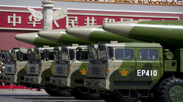 Баллистические ракеты армии Китая во время парада в Пекине, КНР