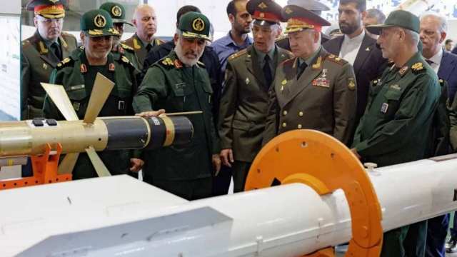 Барражирующая иранская ракета «358» представлена С.Шойгу