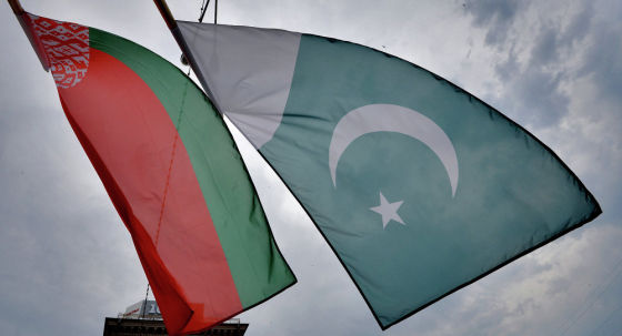 Флаги Беларуси и Пакистана
