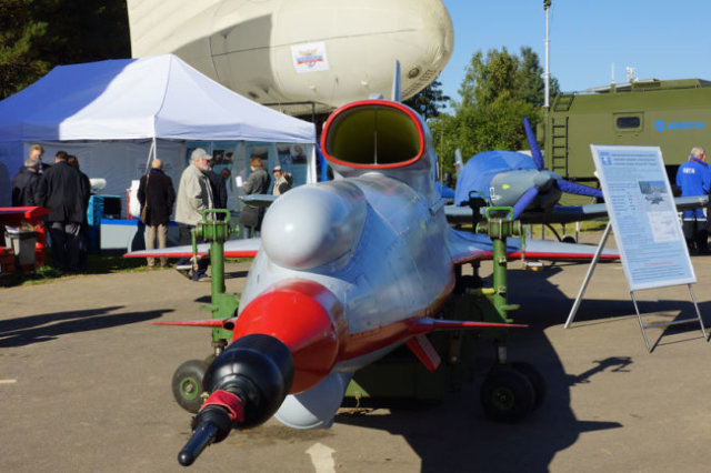 Беспилотный летательный аппарат фирмы "Туполев" под названием "Коршун". Созданный более двадцати лет назад, этот боевой дрон впечатляет и сегодня.