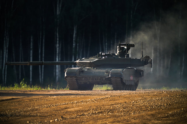 Без промаха: новейший Т-90М поразил бронебойным снарядом танк Т-64 -  ВПК.name