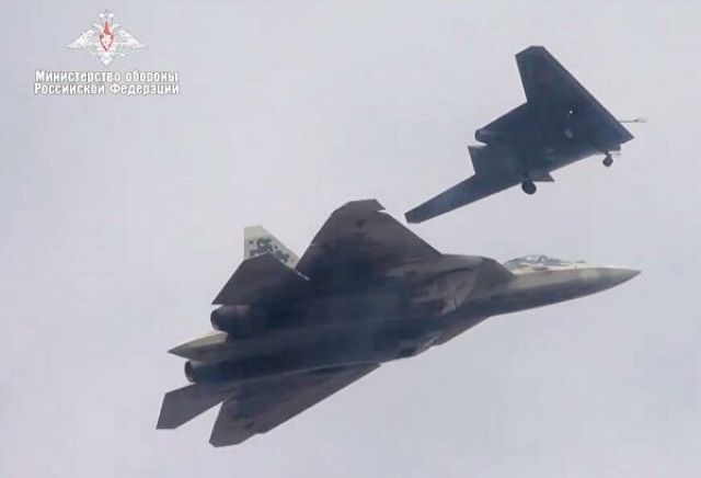 БЛА "Охотник" с истребителем Су-57