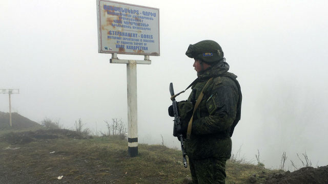 Блокпост российских миротворцев на лачинской дороге в Нагорном Карабахе