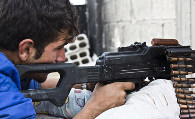 Боец курдских Отрядов народной самообороны (YPG) в Кобани, Сирия, ноябрь 2014 года
