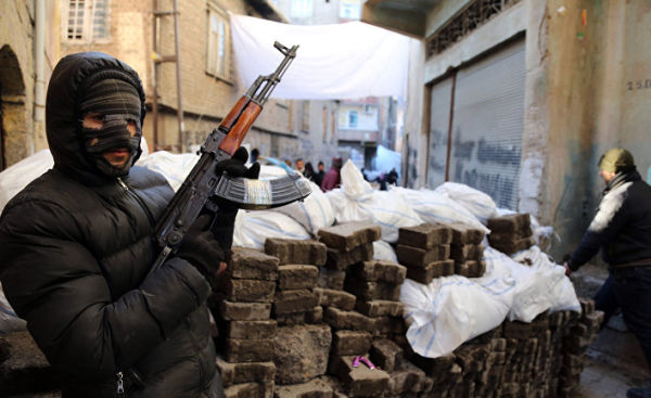 Боец вооруженного отряда Рабочей партии Курдистана в городе Диярбакыр