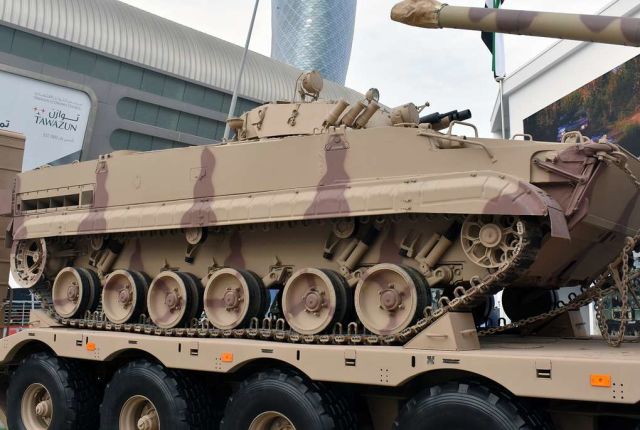 Боевая машина пехоты БМП-3 ВС ОАЭ в положении для транспортировки
