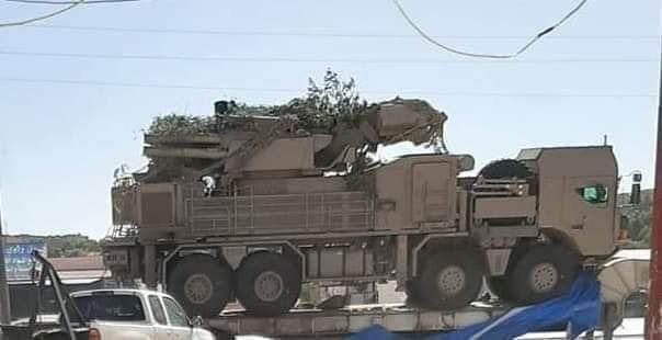 Боевая машина зенитного ракетно-пушечного комплекса "Панцирь-С1" российского производства, выполненная на шасси автомобилей MAN SX45 (8x8), полученная силами Ливийской национальной арми (ЛНА), предположительно, из наличия вооруженных сил ОАЭ