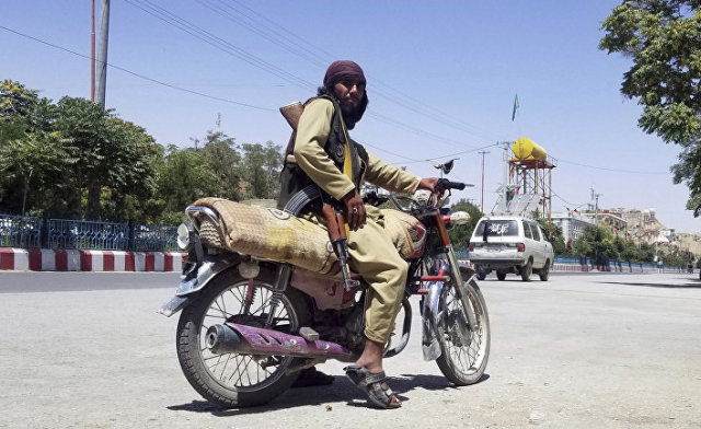 Боевик движения "Талибан"* в Газни, Афганистан