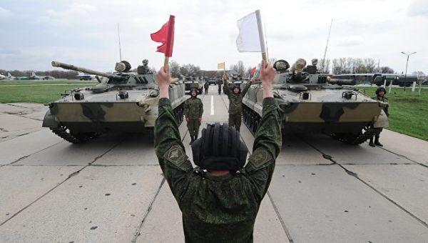 Боевые машины пехоты БМП-3 на репетиции военного парада в Ростове-на-Дону. 19 апреля 2018